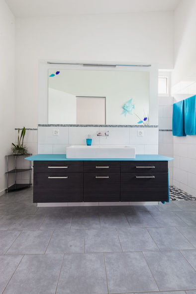  badezimmer für kinder badezimmermöbel farbe türkis ammann ag bild